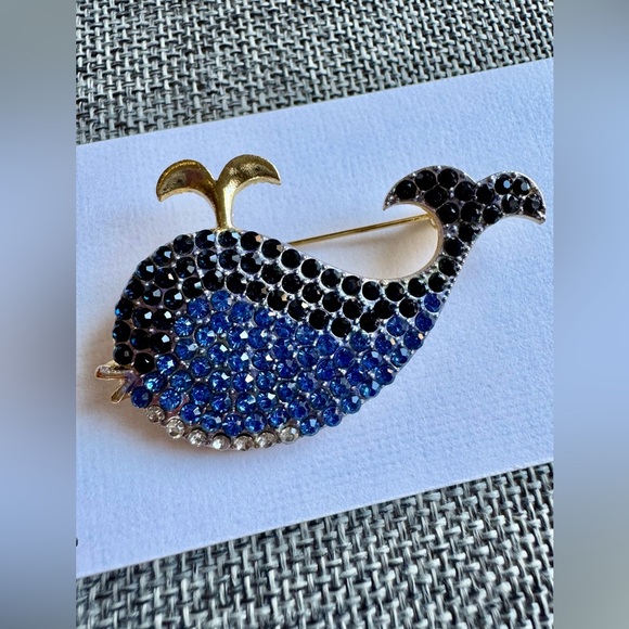 New Dark & Light Blue Faceted Crystal Whale Gold Tone Pin Brooch - 2.25” - Picture 4 of 5